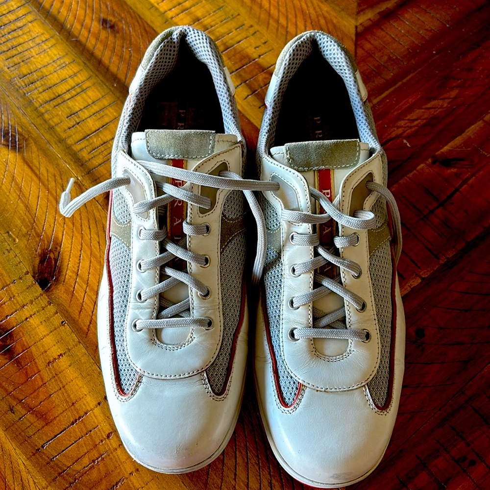 Women's casual sport sneakers. Size 38